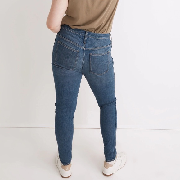 MADEWELL | 10" High-Rise Skinny Jeans in Foregate Wash, Knee-Rip Edition - Picture 5 of 5